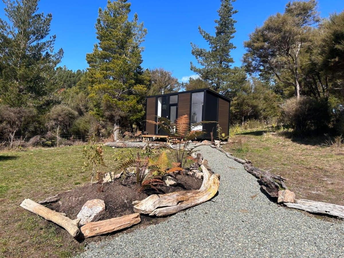 Ruru Tiny House By Tiny Away Villa Rangihaeata Kültér fotó